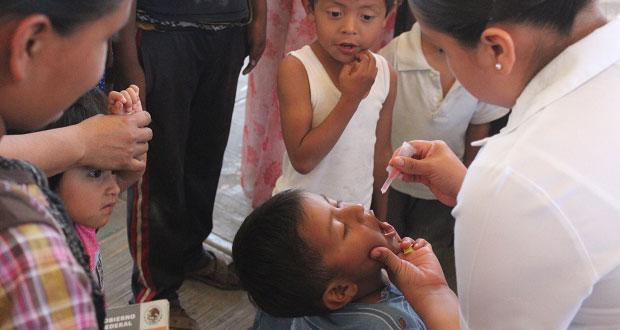 Aplican vacunas contra poliomielitis en hospital de Huitzilan