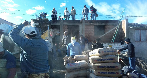 Vecinos de Amozoc de Mota construyen aulas de preescolar