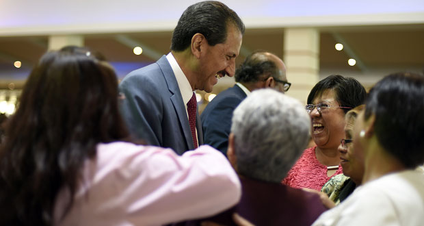 Pese a tope salarial, trabajadores reciben más prestaciones: Esparza