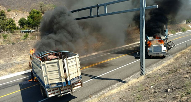 En Michoacán, bloquean carreteras por operativos contra “Los Viagras”