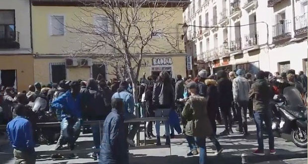 La muerte de un migrante ambulante ha causado protestas en Madrid
