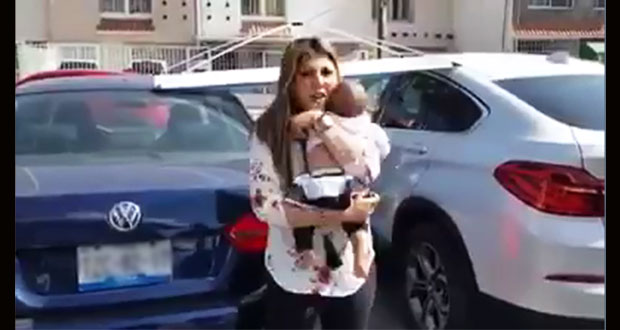 Bebé se insola al interior de auto y acusan a madre de negligencia en San Andrés Cholula. Foto: YouTube