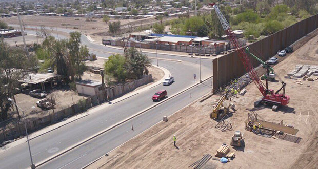 Trump presume inicio de "construcción del muro" en Twitter