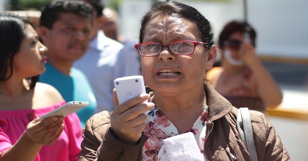 Familiares y amigos de Minerva Calderón, víctima de feminicidio en Puebla, exigieron justicia a las afueras del hospital Ángeles donde supuestamente laboran los padres del agresor José Rodrigo Vázquez Barrientos.