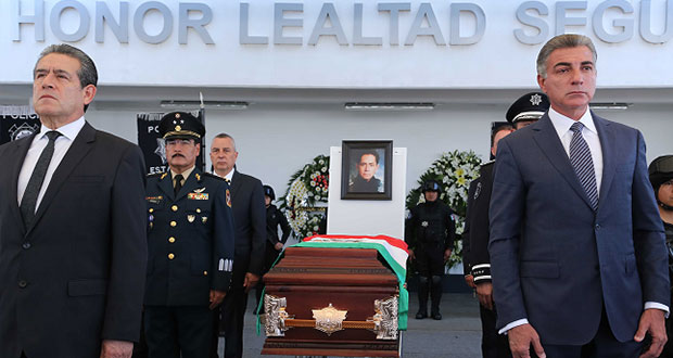 Gali Fayad asiste a homenaje de policía asesinado en Clavijero
