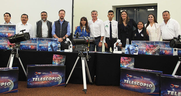 Entregan equipo tecnológico en telesecundarias y telebachilleratos