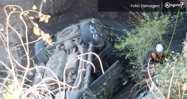 Cuando la unidad llegó al kilómetro 11, perdió el control debido a que el conductor iba a exceso de velocidad. Foto: EsImagen