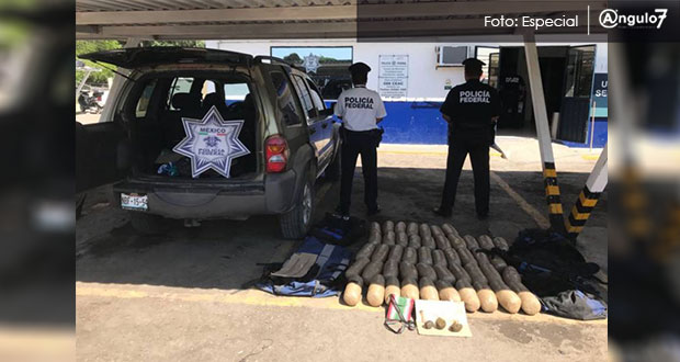 PF detiene a dos con 47 kilos de mariguana en la Cuacnopalan-Oaxaca. Foto: Especial
