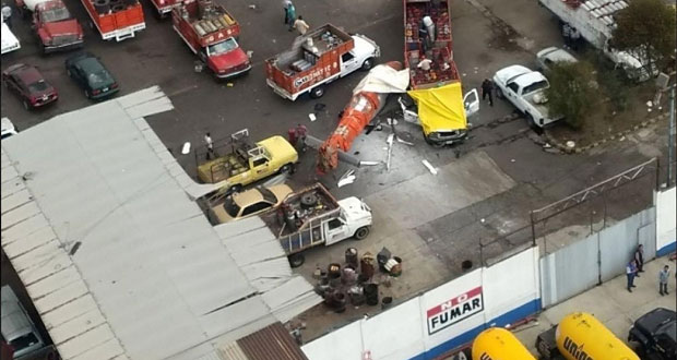 Cae helicóptero en gasera de Tlalnepantla, Edomex; hay 5 heridos