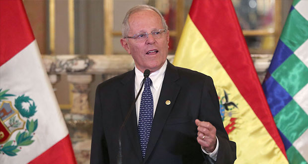 Renuncia presidente de Perú por acusaciones de corrupción