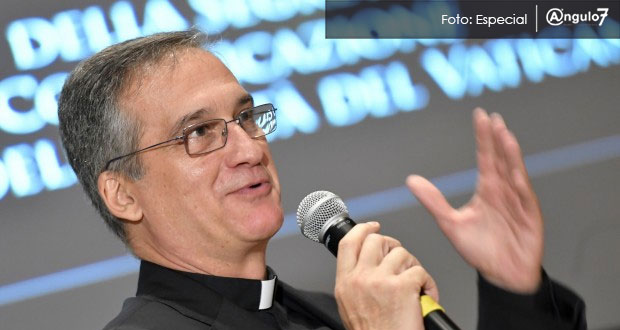 Luego de que el jefe de comunicaciones del Vaticano, monseñor Dario Vigano, fue acusado de manipular una carta del Papa Benedicto XVI presentó su renuncia. Foto: Especial