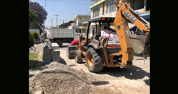 Continúan recogiendo escombro de casas por sismo en Metepec