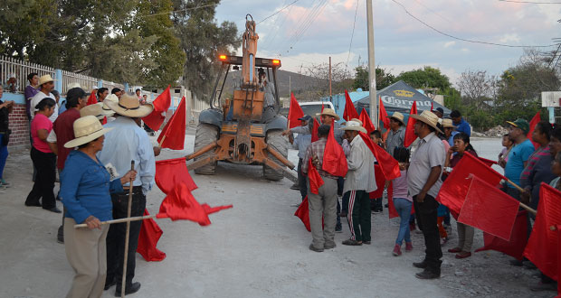 Inicia adoquinado de calle principal de barrio en Ixcaquixtla