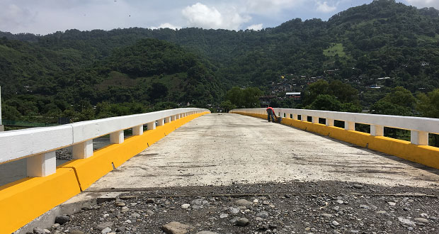 Vecinos reconocen construcción de puente vehicular en Jopala