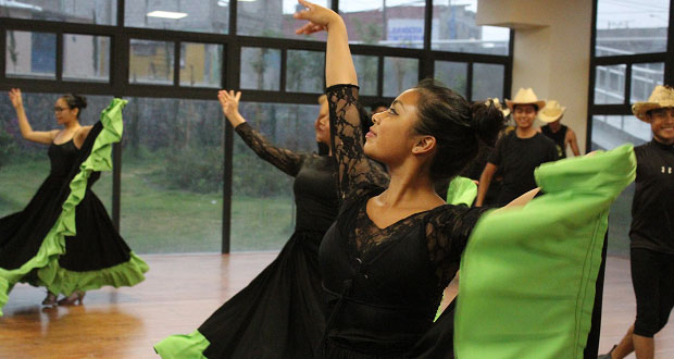 Artistas de Antorcha recuerdan con música y baile a líder fallecido