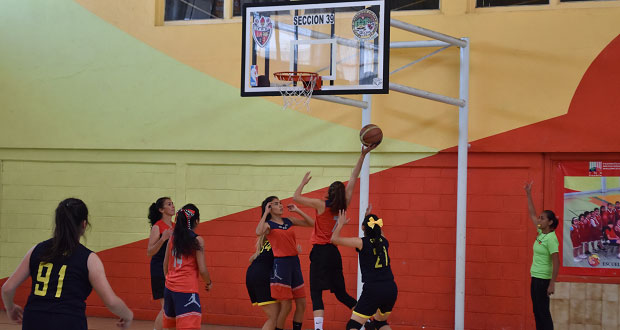 Finaliza torneo de basquetbol juvenil en Huauchinango