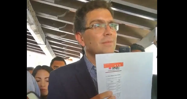 Ríos Piter aplaza revisión de 900 mil firmas en INE