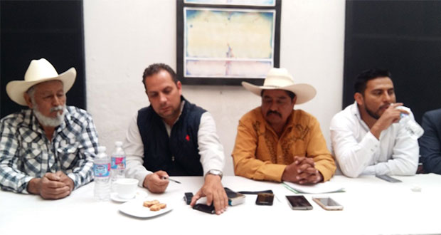 Edil de Izúcar quiere imponer líder de asociación ganadera, acusan