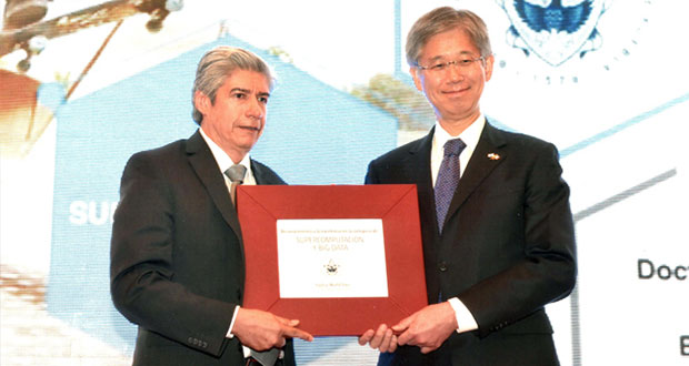 BUAP recibe premio “Las TI del futuro” de empresa japonesa Fujitsu