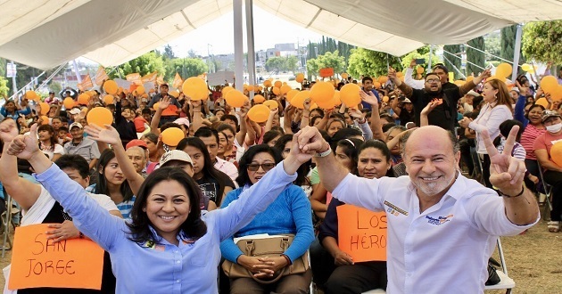 Nadia Navarro promete garantizar seguridad de mujeres de Puebla