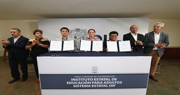 Sedif firma convenio con el IEEA para la alfabetización de adultos