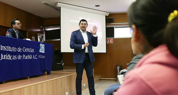 Ante alumnos del ICI, Armenta promete becas para universitarios