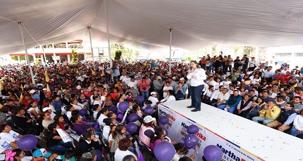 Construir el primer hospital geriátrico en Puebla, ofrece Martha Erika