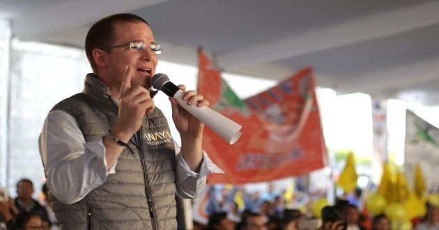 Ricardo Anaya, candidato a presidente de la República Mexicana por la coalición por México al Frente visitó Tehuacán como parte de su gira de campaña.