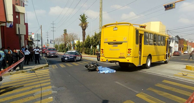 Ruta Xoxtla atropella y mata a motociclista de Vialidad Estatal