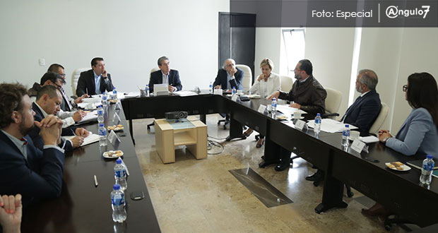 El titular de la SGG, Diódoro Carrasco Altamirano, se reunió con el Grupo Empresarial E100 para evaluar acciones que fortalezca la atención en carreteras. Foto: Especial