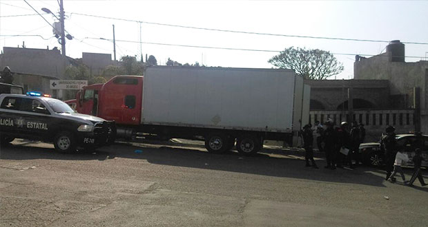 SSP libera a dos abandonados al interior de un vehículo en Amozoc