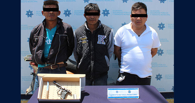 Detienen a 3 por agredir a transeúntes en San Pablo Xochimehuacán
