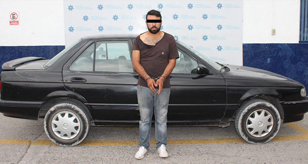 Detienen a hombre que robó un vehículo en Puebla capital