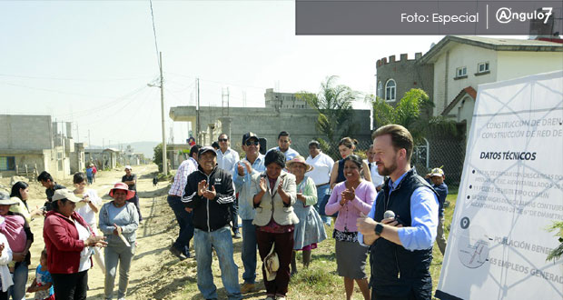 Banck inspecciona trabajos hechos en San Miguel Espejo. Foto: Especial