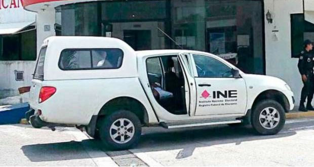 Roban 2 camionetas del INE en Michoacán