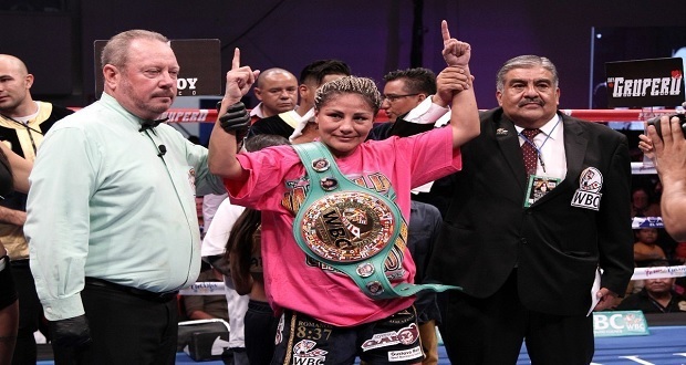 Mariana “Barby” Juárez derrota a Carolina Arias en Puebla