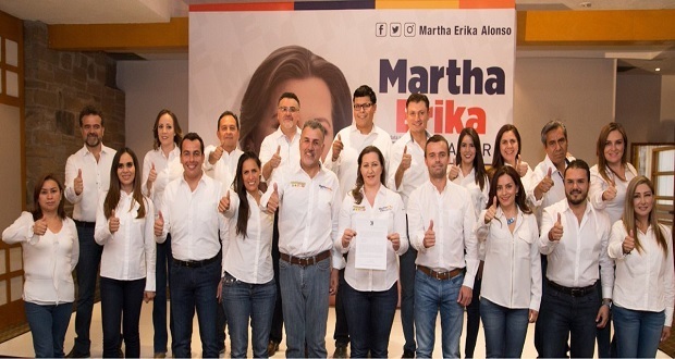 Martha Erika presenta su “3 de 3” y a su equipo de campaña