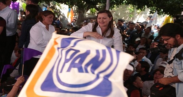 Martha Érika Alonso, candidata por la coalición Por México al Frente, dio inicio a su campaña electoral en Tecamachalco, con el apoyo de Ricardo Anaya, candidato a la República. Se contó con la presencia de Jesús Giles, Mario Riestra, Franco Rodríguez y diversos militantes del partido.
