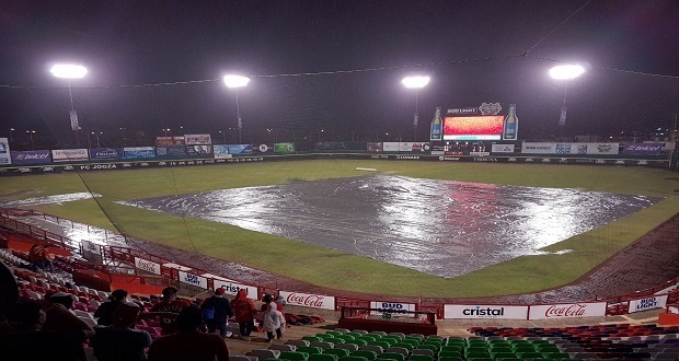 Lluvia impide triunfo de Pericos que iguala serie con Campeche
