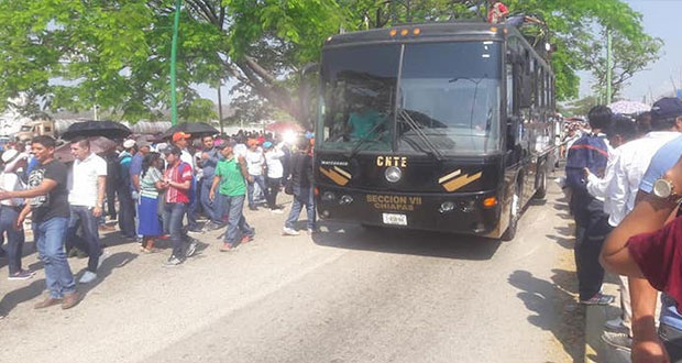 Protestan docentes de Puebla y 6 estados contra reforma educativa