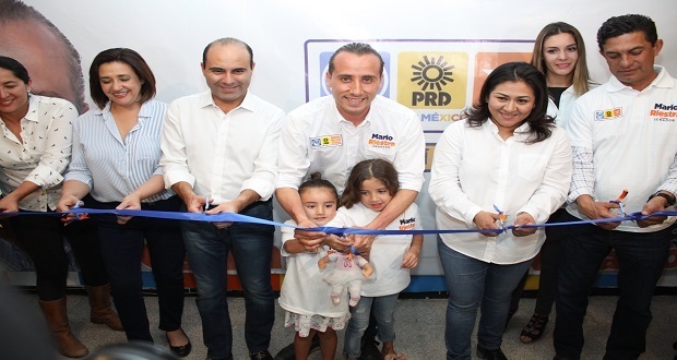 Mario Riestra y Nadia Navarro inauguraron su casa de campaña, acompañados de familiares y amigos, además de dirigentes de los partidos que los partidos de la coalición Por México al Frente.