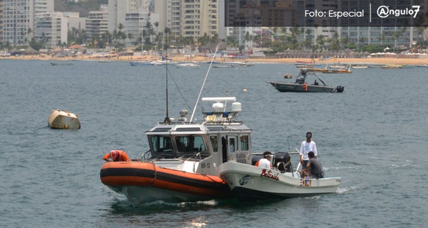 Semar rescata a tres náufragos en Acapulco, entre ellos un menor. Foto: Especial
