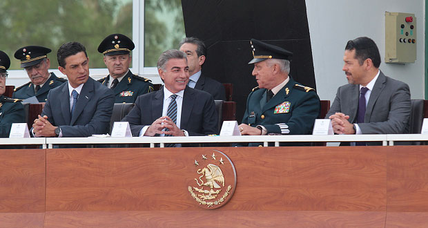Gali y Cienfuegos van a festejo de Escuela Militar de Sargentos