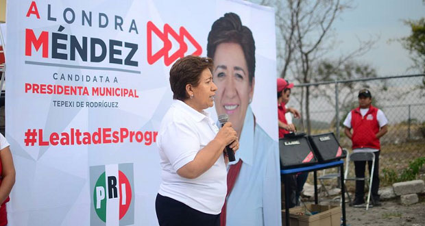 Alondra Méndez promete más obras por el progreso de Tepexi
