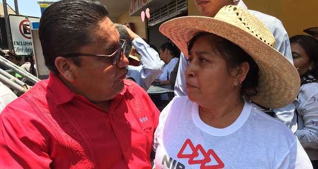 Antorchista Nibardo Hernández promete leyes en benefició de Acatlán