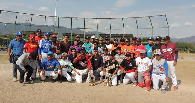 San Rafael-Tílapa enfrenta a equipo poblano de beisbol en Ajalpan