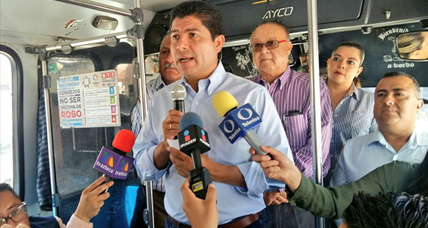 40 mdp para mejorar paraderos de transporte, propone Eduardo Rivera