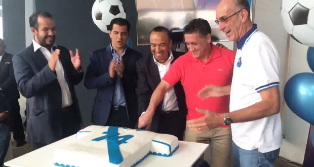 Club Puebla festeja su 74 aniversario con presencia de Muñoz y Poblete