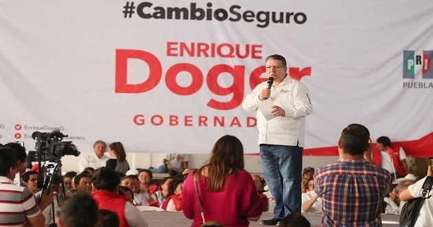 Ofrece Enrique Doger mejores caminos y carreteras en Chignahuapan