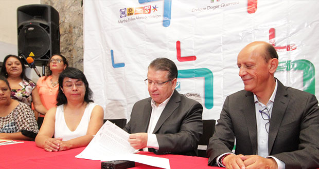 Al firmar agenda de género, Doger culpa a RMV de violencia a mujeres